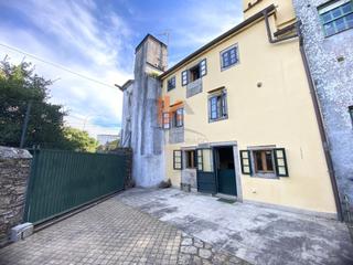 Rent House in Rua xasmins 17. Casa con jardin en santiago