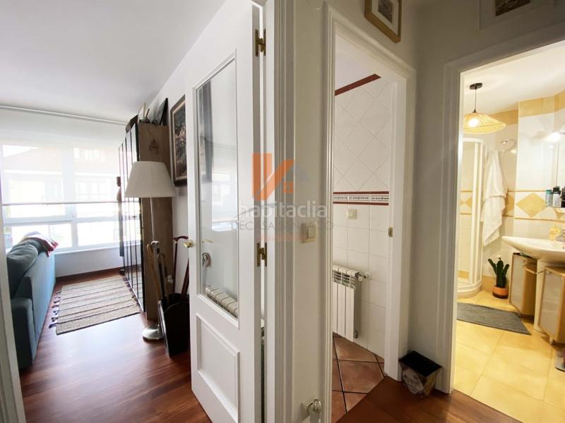 Foto d965a27b-fa0c-40ea-aa74-dd0ffe703a54. Zweistöckige wohnung in rua pedregal 5 in Bertamirans Ames