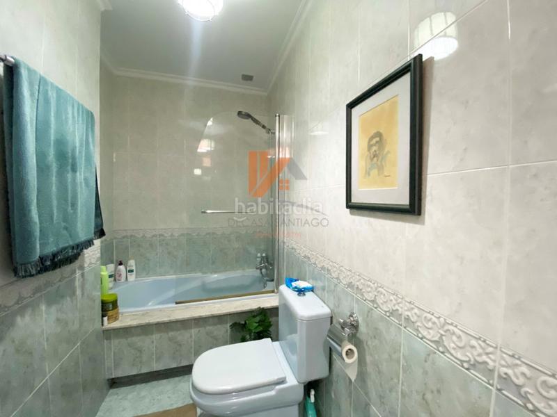 Foto eefc337c-32b5-4bd7-95d9-cf7102cceaee. Zweistöckige wohnung in rua pedregal 5 in Bertamirans Ames