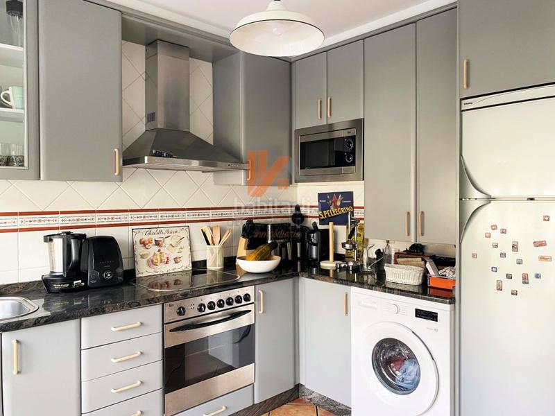 Foto f88ba69e-f530-4858-bd82-ae457227cbd3. Zweistöckige wohnung in rua pedregal 5 in Bertamirans Ames