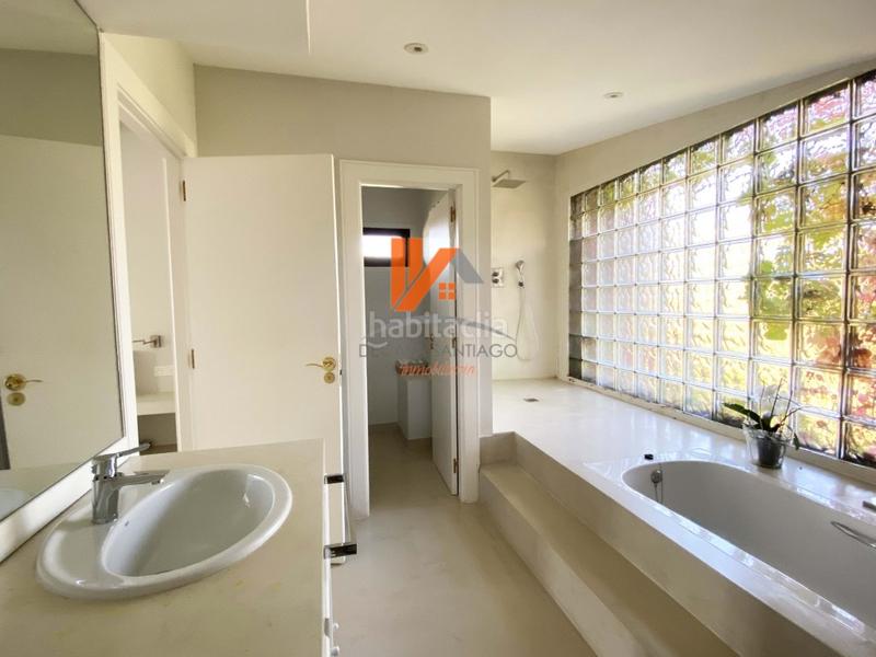 Foto 1ddf40fd-21f1-4fba-bf07-c6d8fcf13290. House in lugar buceleiras in Bugallido Ames