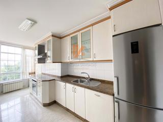 Piso en Rua tras pilar 8. Se vende piso de 3 habitaciones junto a la alameda de santiago d