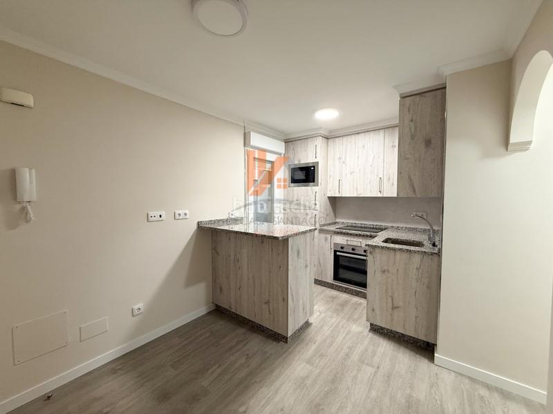 Foto 5882e3e3-8e41-4e97-b9cb-41268db9c3ca. Appartement dans rua laverde ruiz 5 dans Ensanche - Sar Santiago de Compostela