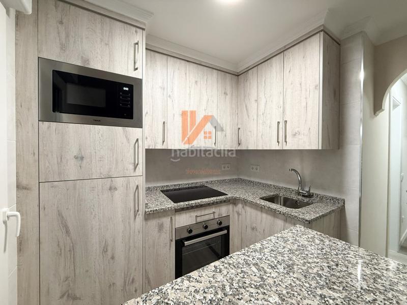 Foto b4a3afe0-8b3e-4f20-b824-aff41e50d57f. Appartement dans rua laverde ruiz 5 dans Ensanche - Sar Santiago de Compostela