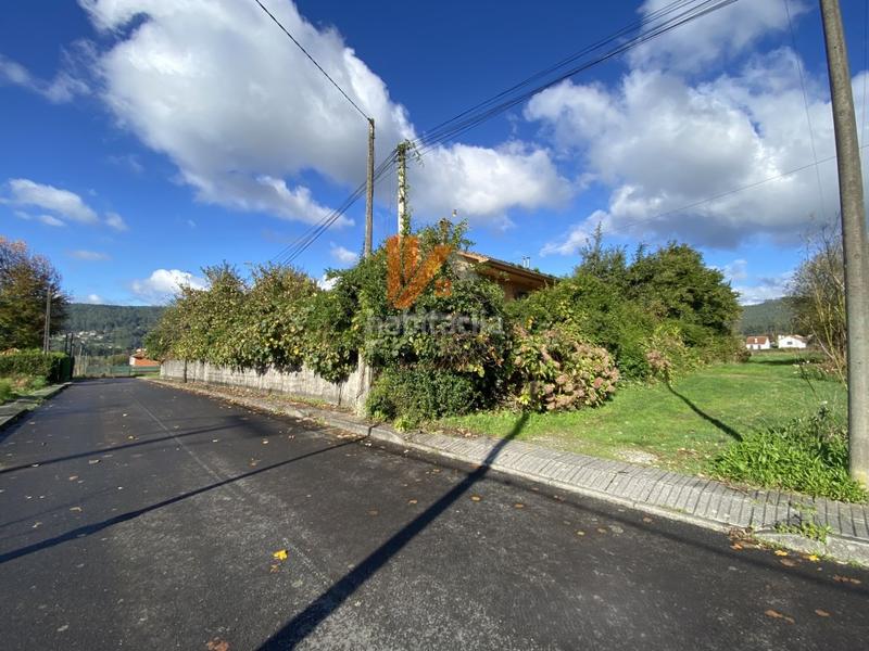 Foto dae24417-5efd-4a45-8a1e-6688a2ccd91c. Terreno residenziale in lugar lombao 51 in área de Ames Ames