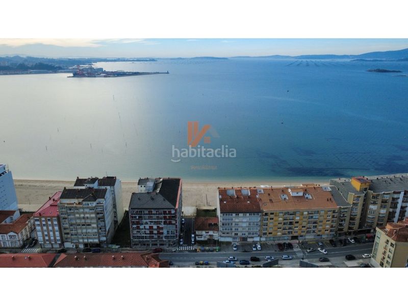 Foto 6432812b-6ab6-4297-81c8-f3a2437f3c50. Piso edificio poniente viviendas en primera línea de playa en Vilagarcía de Arousa