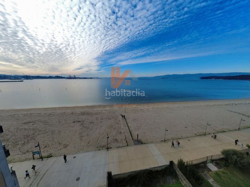 Foto 6f27a777-42ba-4ef0-8286-6850aab633ed. Piso edificio poniente viviendas en primera línea de playa en Vilagarcía de Arousa