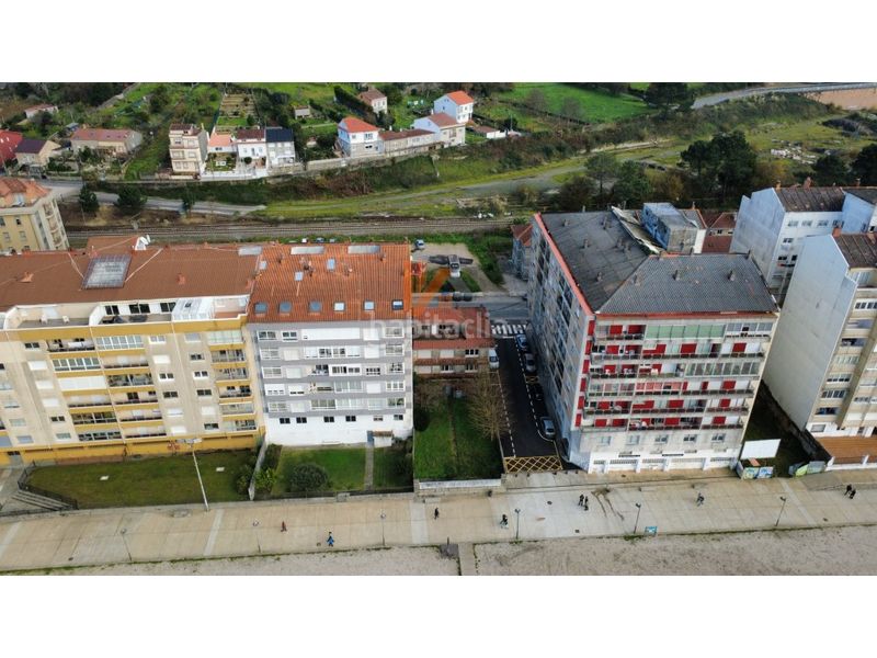 Foto 7525f699-7062-40b1-a09d-eb98d9e15f5c. Piso edificio poniente viviendas en primera línea de playa en Vilagarcía de Arousa