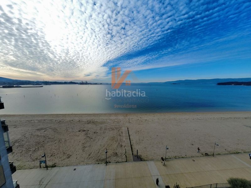 Foto 90cedda5-d6e5-4cb4-a905-c6b31cdd9a3c. Piso edificio poniente viviendas en primera línea de playa en Vilagarcía de Arousa