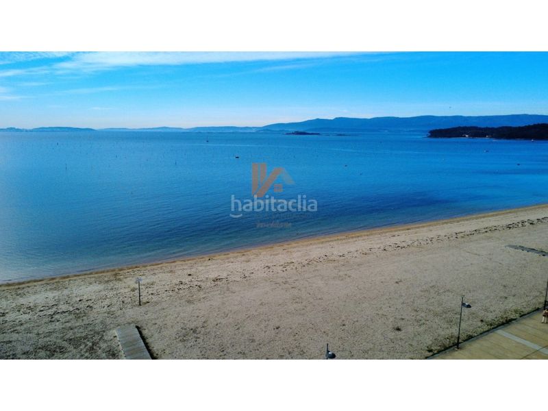 Foto b0b4a915-8fa1-41b8-b65d-c6b0f94e07c9. Piso edificio poniente viviendas en primera línea de playa en Vilagarcía de Arousa