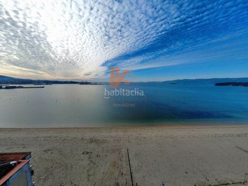 Foto b1537e8d-ea50-4556-a098-f630277de08a. Piso edificio poniente viviendas en primera línea de playa en Vilagarcía de Arousa