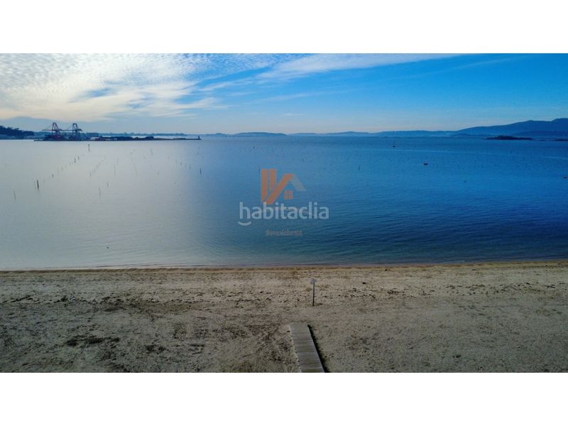 Foto dfeb0016-aeb9-40c5-9c8f-a91100c5233c. Piso edificio poniente viviendas en primera línea de playa en Vilagarcía de Arousa