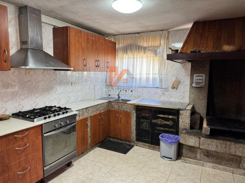 Foto 39584414-8ff8-4a89-97c6-2d64d2b80c55. Casa amb aparcament a Estrada (A)