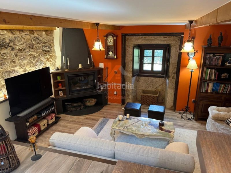 Foto 620eb05a-8656-4970-849f-e6fce8e432ed. Casa amb aparcament a Estrada (A)
