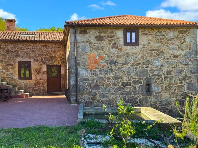 Foto 7556035d-7a7f-4fab-bd5d-948889a3b293. Casa amb aparcament a Estrada (A)