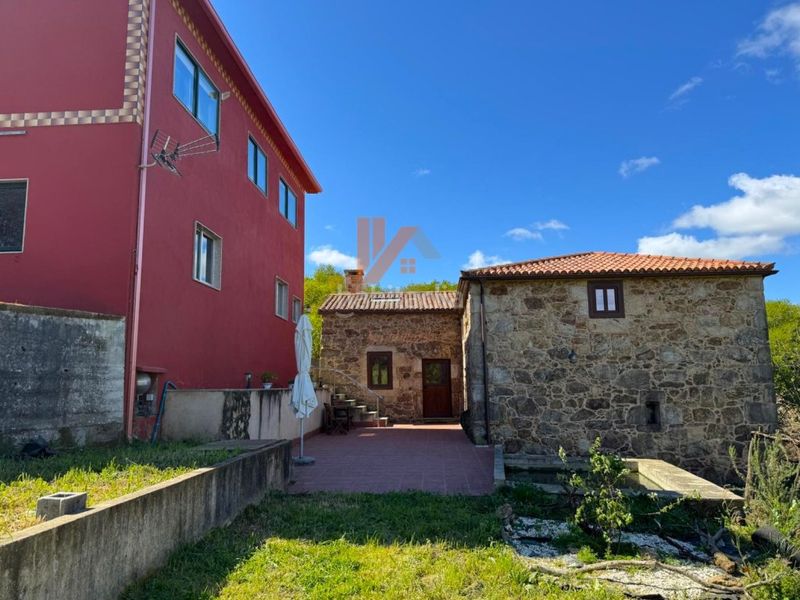 Foto a7d44975-592e-4474-bb78-1d60c2b17319. Casa amb aparcament a Estrada (A)