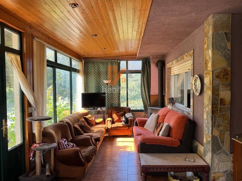Foto bf3bcbeb-84b2-4b58-a9cd-0c2ae62f86ae. Casa amb aparcament a Estrada (A)