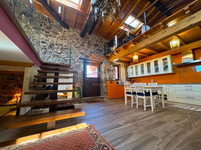 Foto c1aff52a-5844-4b32-ac47-9a0c7349e7f5. Casa amb aparcament a Estrada (A)