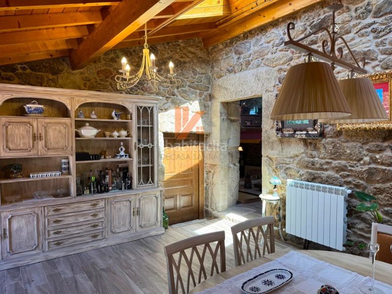 Foto c42c2955-2d4e-4966-b408-c8ae3bb8bed5. Casa amb aparcament a Estrada (A)