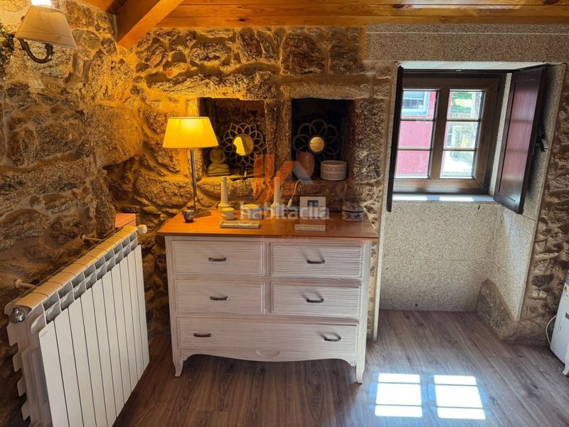 Foto c4f2a10b-ea2b-426a-abbf-a704c969cd36. Casa amb aparcament a Estrada (A)