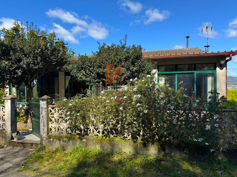 Foto c6b757c3-d55f-47cc-9731-0ca865f3ae62. Casa amb aparcament a Estrada (A)