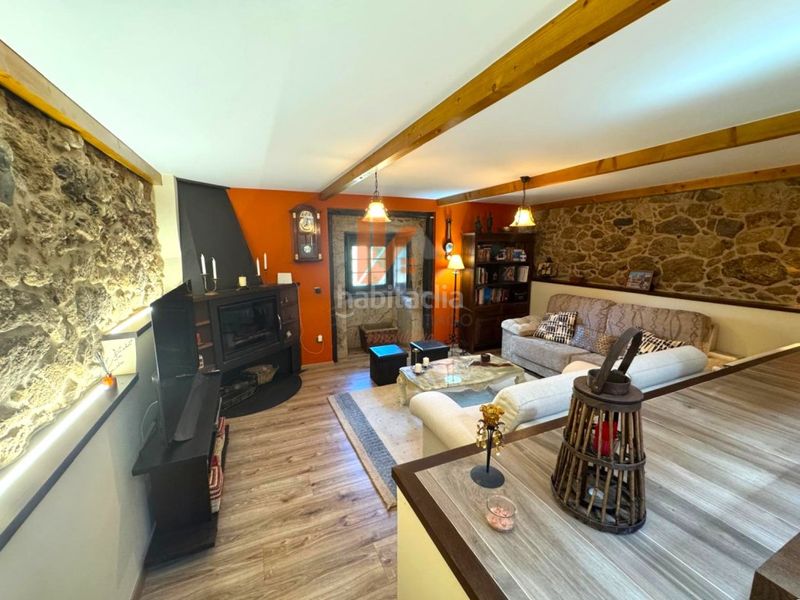 Foto eff3b613-3d06-4a46-a78e-cfd43ad7dc18. Casa amb aparcament a Estrada (A)