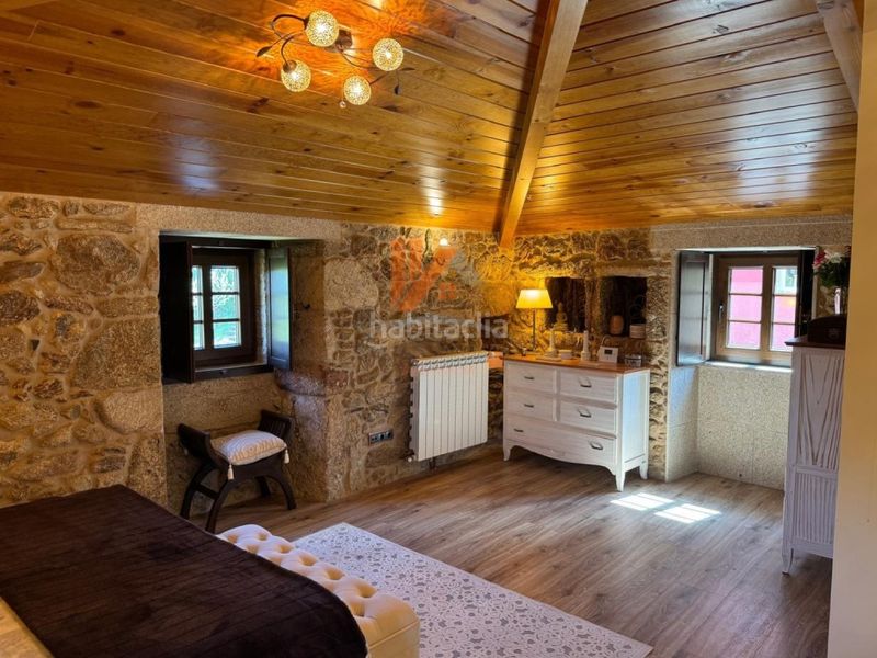 Foto f2da4d6b-ba16-4fc6-bd6a-241f845867e6. Casa amb aparcament a Estrada (A)
