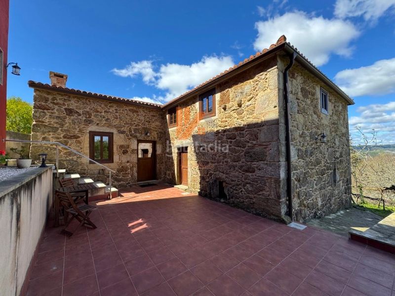 Foto f7b49e64-ed2a-4383-bdbc-7f2571f81c85. Casa amb aparcament a Estrada (A)