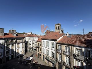 Pis  Rua preguntoiro. Piso en venta de cuatro habitaciones en el casco histórico de sa