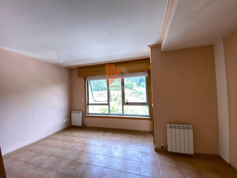 Foto 86e422da-f8c0-4203-84af-e493f8fedb78. Apartament amb aparcament a O Milladoiro Ames
