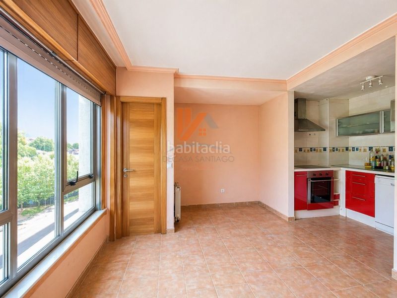Foto a0562212-7de9-4b5c-8256-5688341fb3b9. Apartament amb aparcament a O Milladoiro Ames