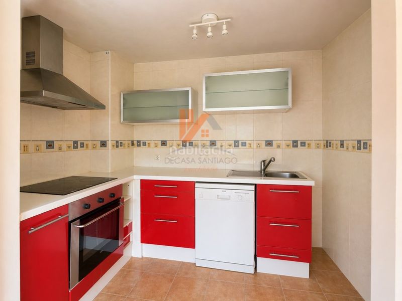Foto cad9e85d-9d24-4a00-8458-e7e9dfedb31e. Apartament amb aparcament a O Milladoiro Ames