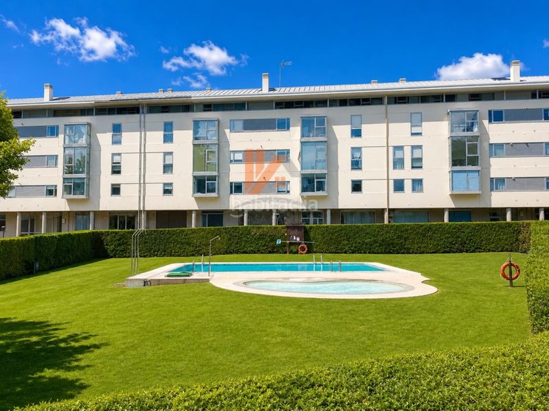Foto 5bd089cd-af16-49bb-a9be-6aaf4cf168c6. Apartament amb aparcament piscina a Brión