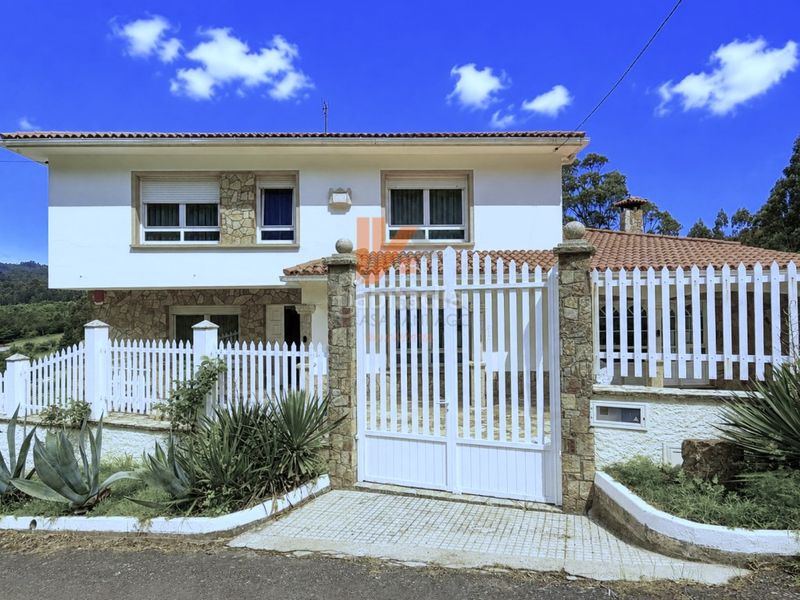 Foto 1c8c195d-e752-45ba-821d-e9acfe85e943. Haus mit parking in Parroquias de Santiago Santiago de Compostela