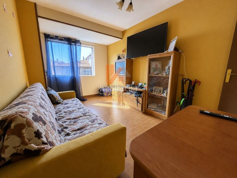 Foto bde1446d-7935-4691-973c-34e9112e276d. Pis a O Milladoiro Ames