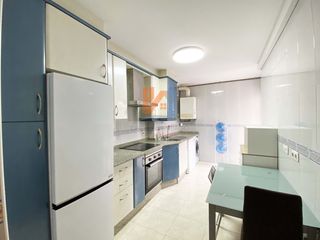 Pis  Rua costa grande. Se vende precioso ático de dos habitaciones, plaza de garaje y t