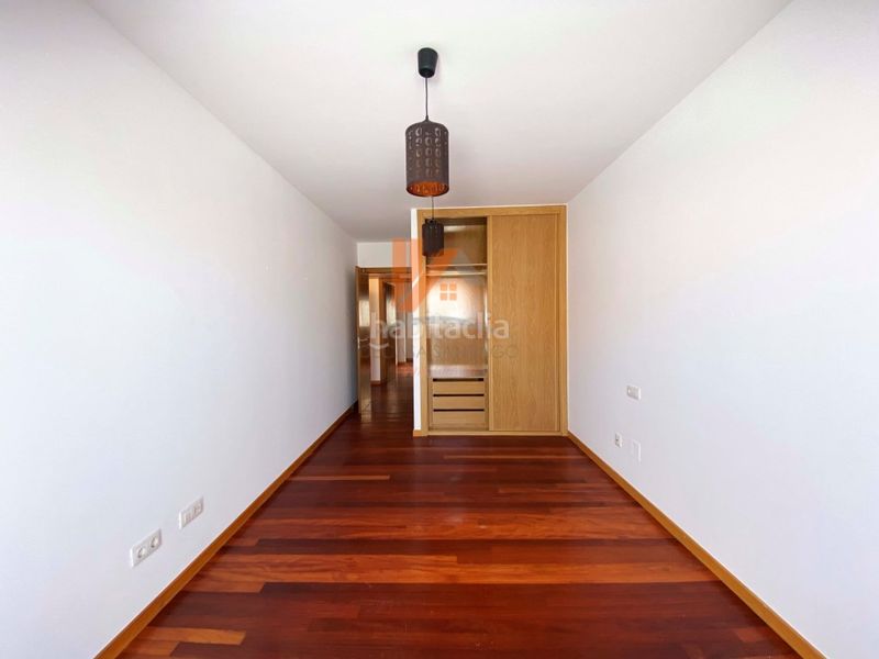 Foto d583e926-78e6-4395-9918-7f81f47c49f0. Pis amb aparcament a O Milladoiro Ames