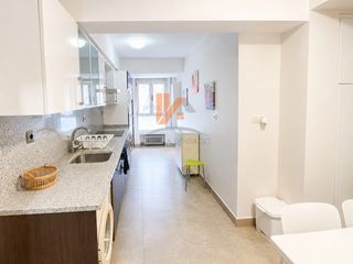 Location Appartement  Rua republica arxentina 41-a. Piso de alquiler estudiantes 4 habitaciones en el ensanche