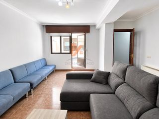 Affitto Appartamento in Rúa de pérez costanti, 16 16. Alquiler piso 4 habitaciones para estudiantes.