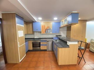 Alquiler Piso en Avenida romero donallo 25. Campus sur piso de 4 habitaciones en santiago de compostela