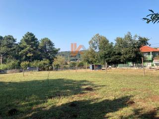 Terreny residencial a Ribeira vella 20. Estupenda parcela en lavacolla de 3.300m2, , segregable en dos f