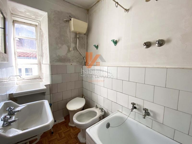 Foto cdf747e3-76d7-4f82-b2b8-0f33ce513446. Casa a avenida figueroa 7 a Casco Histórico Santiago de Compostela