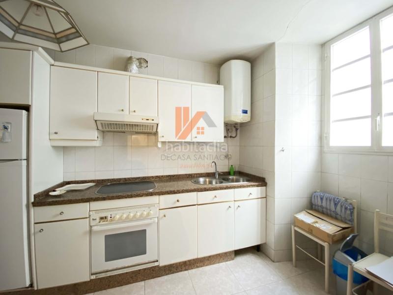 Foto e9e2d0f8-e716-41d1-8654-103a9aa76d79. Casa a avenida figueroa 7 a Casco Histórico Santiago de Compostela