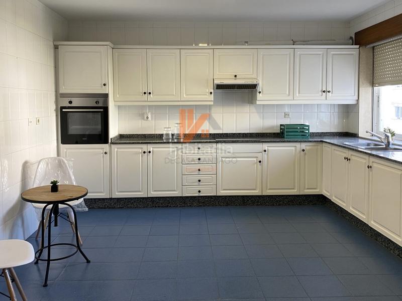 Foto 7ce3382b-1e6c-4aca-887c-5b332e9e2d0d. Lloguer pis a r. de montero ríos a Ensanche - Sar Santiago de Compostela