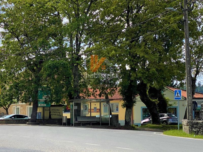 Foto 8437b235-b45b-4379-8416-9abd23dff639. Terreno residencial en rua loureiro parcela edificable en luou en Teo