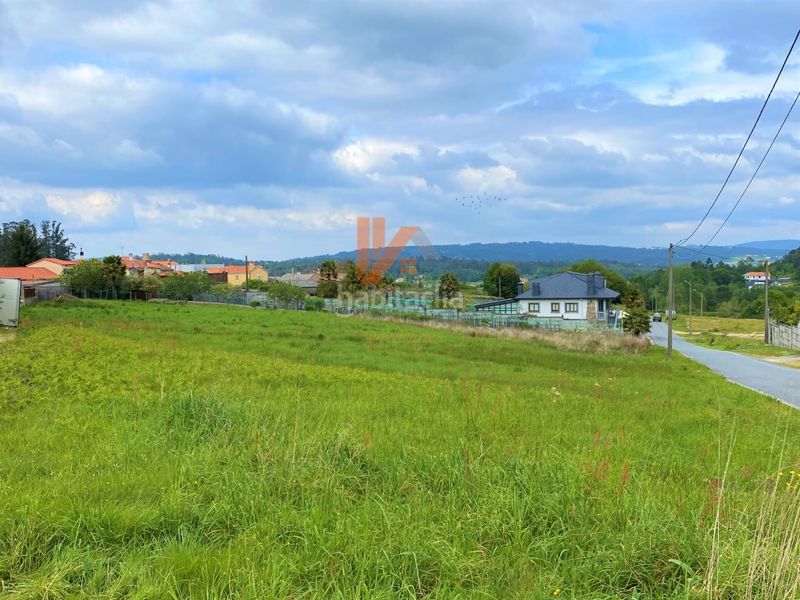 Foto aa9ff5e7-ada5-454a-bbc0-2c8253ee5df1. Terreno residencial en rua loureiro parcela edificable en luou en Teo
