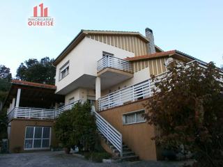 Casa a Barbadás. Casa unifamiliar con terreno en la zona de piñor