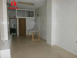 Lloguer Local Comercial a Mariñamansa. Bajo comercial en la zona de a cuña