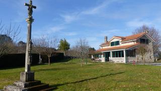 Casa a Carballiño (O). Impresionante conjunto de dos chalets con caballerizas en o carb