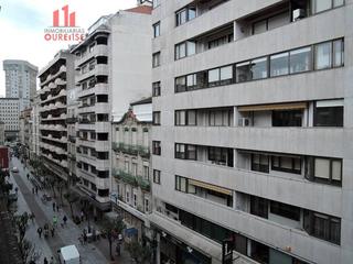 Pis a Casco Viejo. Señorial piso con terraza en el centro de la ciudad de ourense
